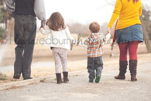 family of four holding hands in oklahoma