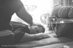 laboring at home, oklahoma home birth photographer