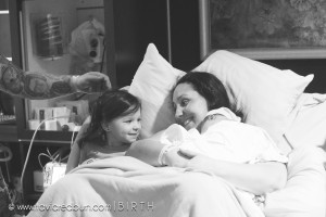 meeting big sister birth photography