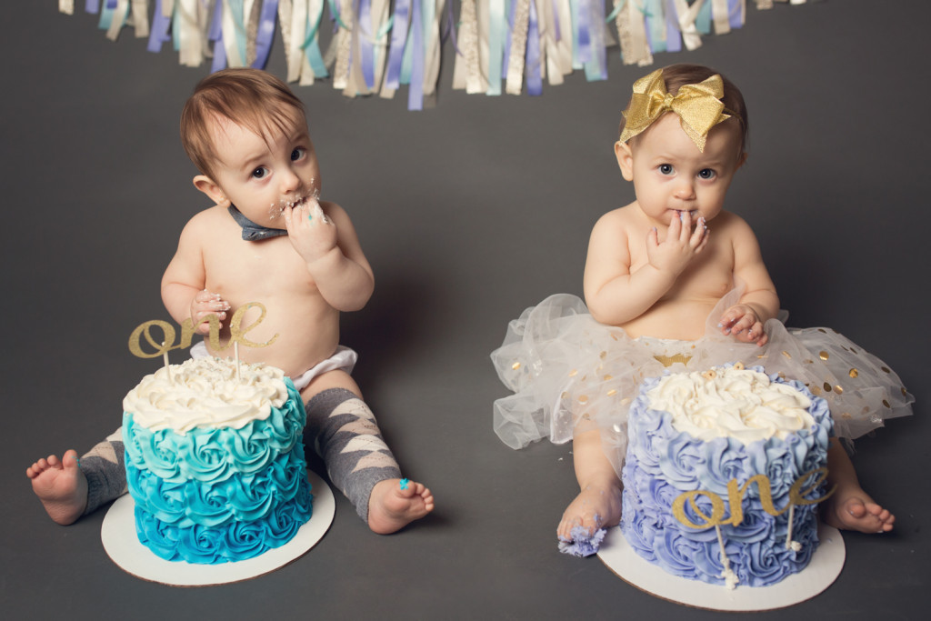 twins eating cake smash photos