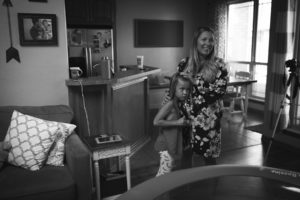 mom in labor with daughter homebirth oklahoma photography