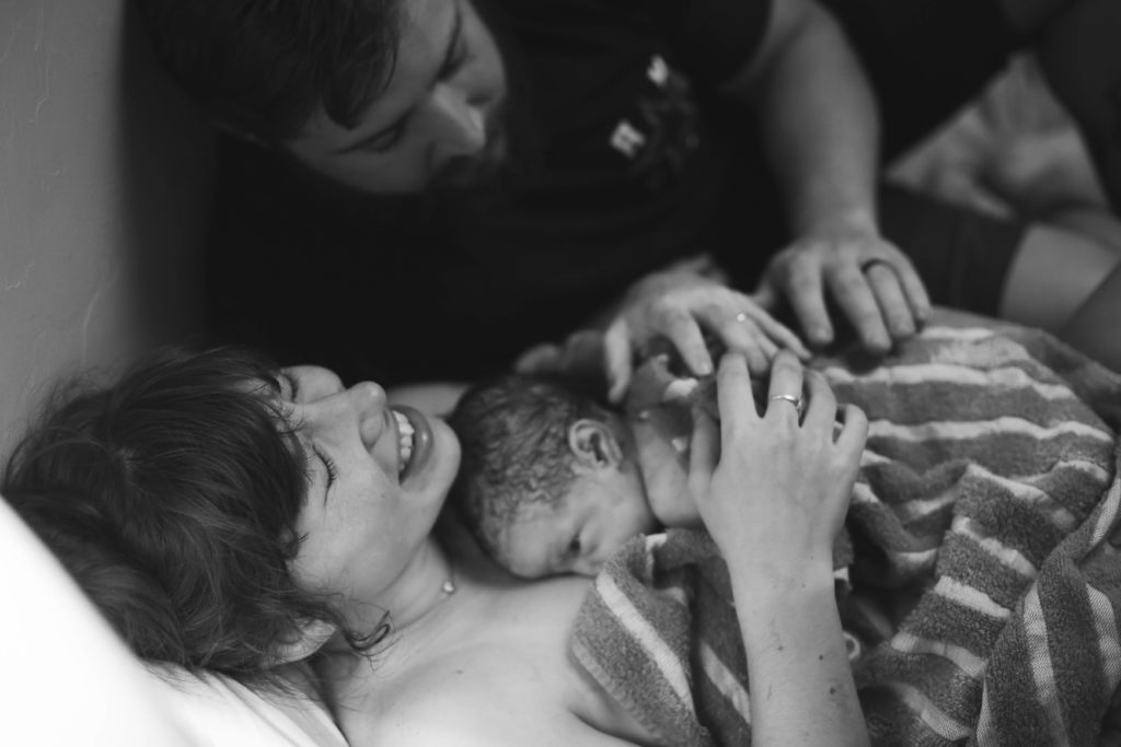 mom and newborn birth photos