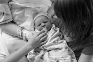 siblings meeting the new baby in oklahoma birth photography